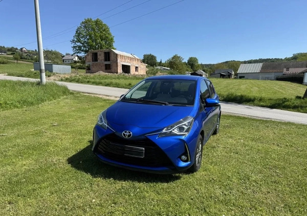 Toyota Yaris cena 51700 przebieg: 57000, rok produkcji 2017 z Jarosław małe 56